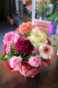 母の日アレンジメント3300円イメージ